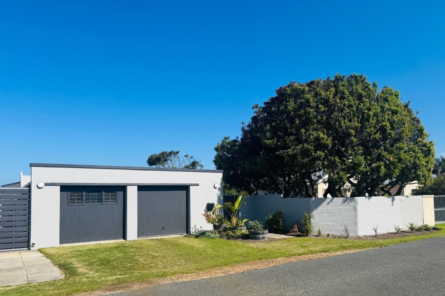 3 Bedroom Property for Sale in Sandbaai Western Cape